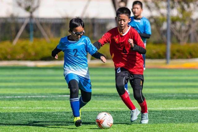 乔治37分快船克灰熊3连胜 76人大胜国王止连败